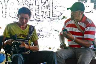 Dalmer Romero and Walter Ariza of Kankuma TV during a training session of the DW Academy at Atanquez, Colombia. Photo: Diana Jaramillo.