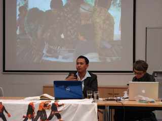 Filmmakers Nou Va and Ella Pugliese discuss their film We Want [U] to Know at Göttingen. Photo: Caroline Bennett.